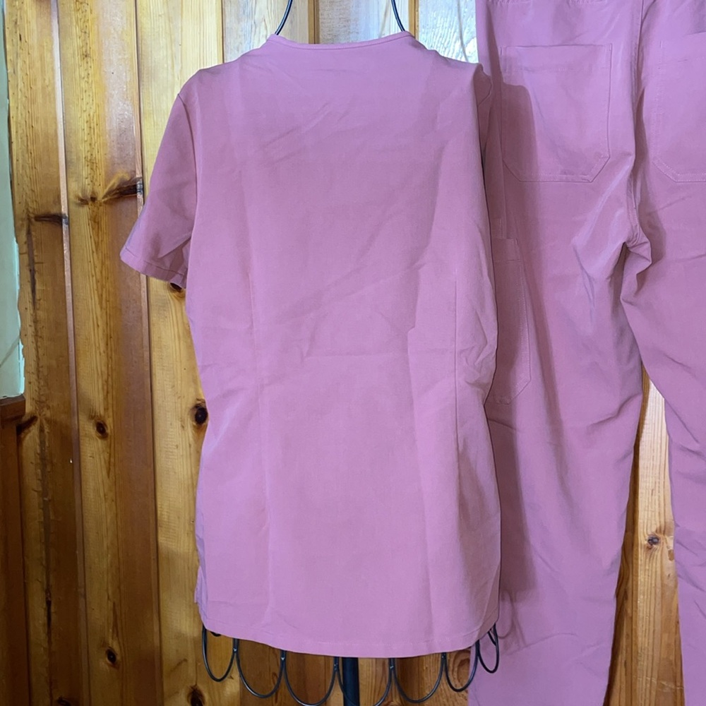 Mauve fig set FIGS Yola Scrub Pants 2 piece set catalina top XS/SM - Picture 9 of 15